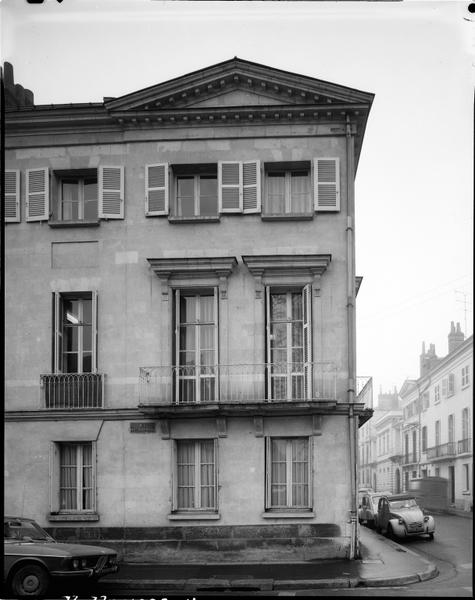 Angle rue Emile Zola/rue Bernard Palissy, 2ème îlot sud après ravalement (détail).
