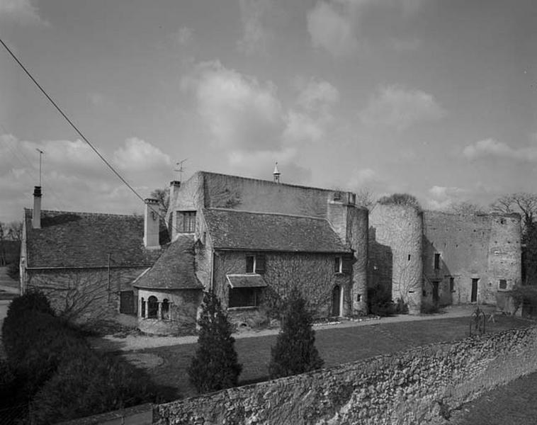 Vue d'ensemble, façade Est, état actuel.