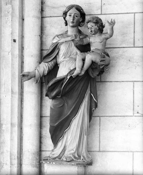 Statue (petite nature) : Vierge à l'Enfant