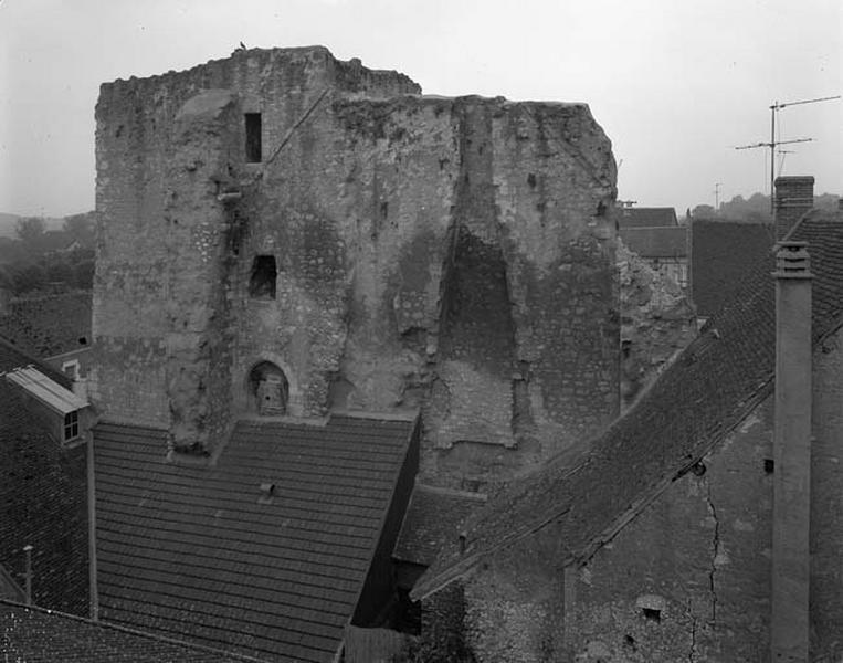 Mur Est du château ; Porte d'En Bas, élévation latérale Est.