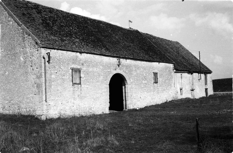 Vue de volume du logement et de la grange.