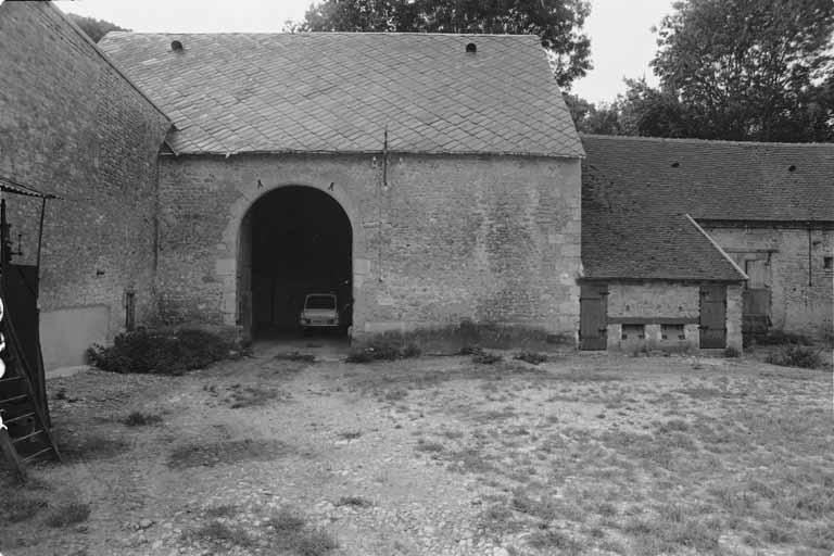 Vue partielle de la grange.
