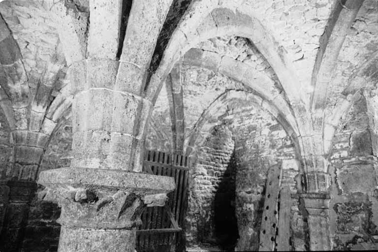 Détail de la cave voûtée.