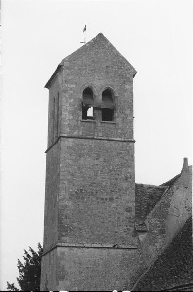 Vue d'ensemble du clocher.