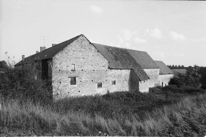 Vue d'ensemble de la façade ouest.