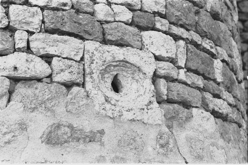 Sur la tour sud-est, détail d'une archère.