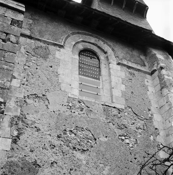 Façade sud de la nef, détail d'une baie.