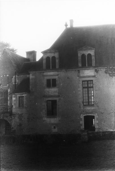 Façade nord côté jardin à la française. Partie gauche.