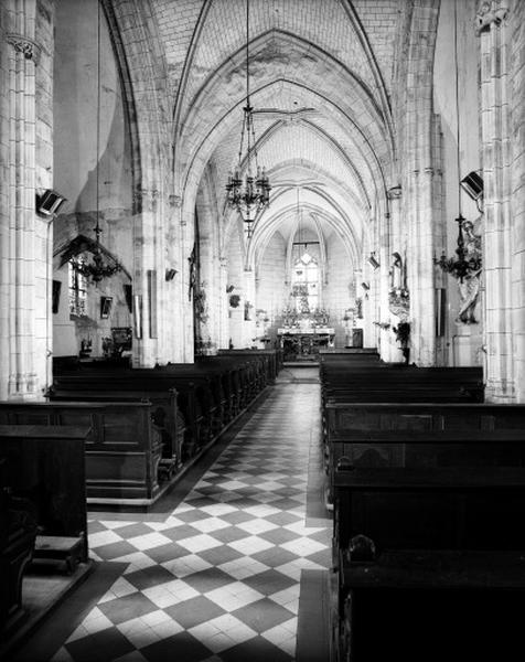 Vue axiale de l'entrée vers le choeur.