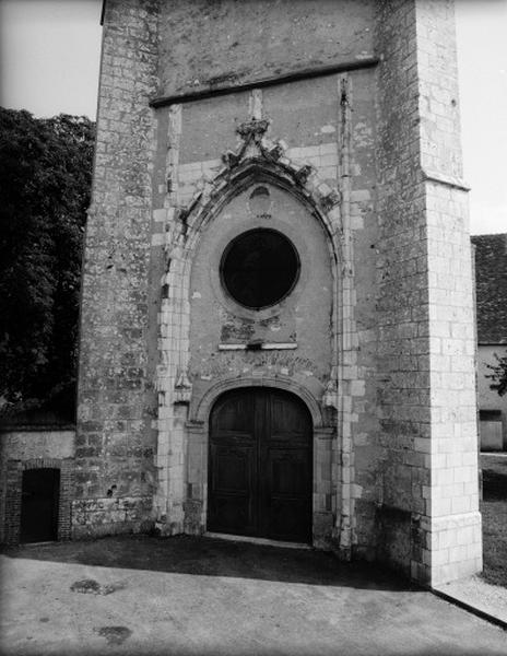 Vue d'ensemble du portail d'entrée, façade ouest.