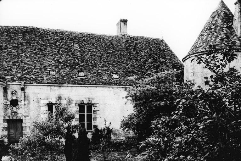 Façade sur jardin du deuxième logis 17e siècle, vue prise de l'Est.