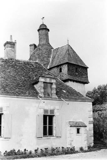 Extrémité nord du premier logis 17e siècle, vue prise de l'Est.