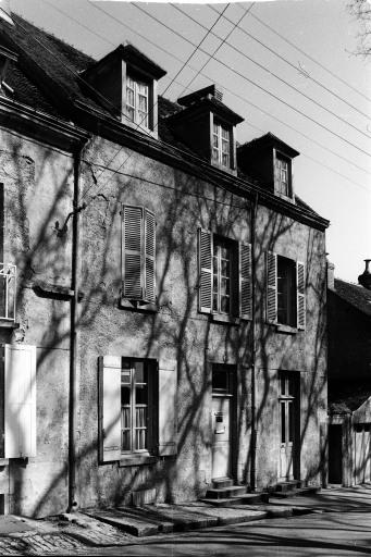 Façade sur rue.
