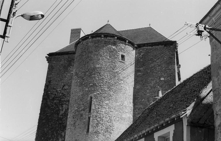 Détail de la tour sur la façade ouest.