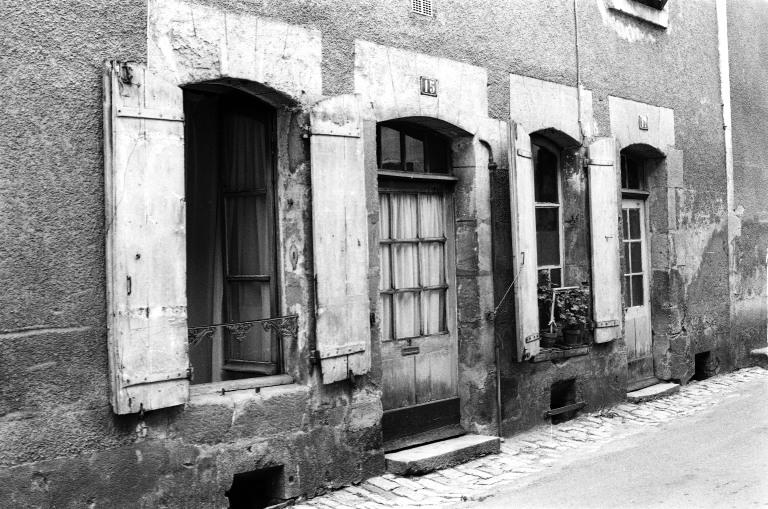 Détail façade sur la rue de Beaufort.