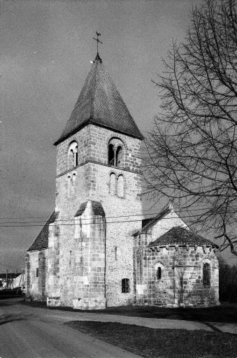 Façade sud-Est, vue d'ensemble du clocher et chevet.