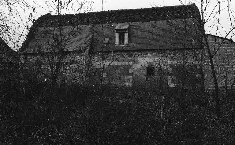 Grange du 19e siècle : vue générale est (1974).