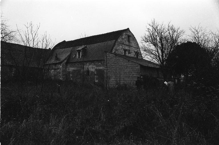 Port Cordon en 1974 : une grange à toiture en carène ; Grange du 19e siècle : vue générale nord est (état en 1974).