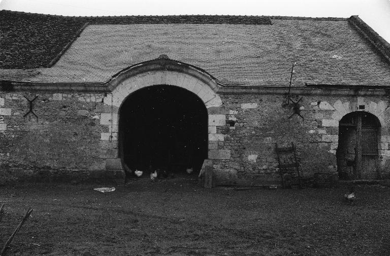 Grange du 17e siècle : vue partielle sud (1974).