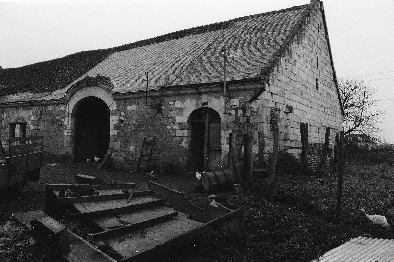 Grange du 17e siècle : vue partielle sud est (1974).