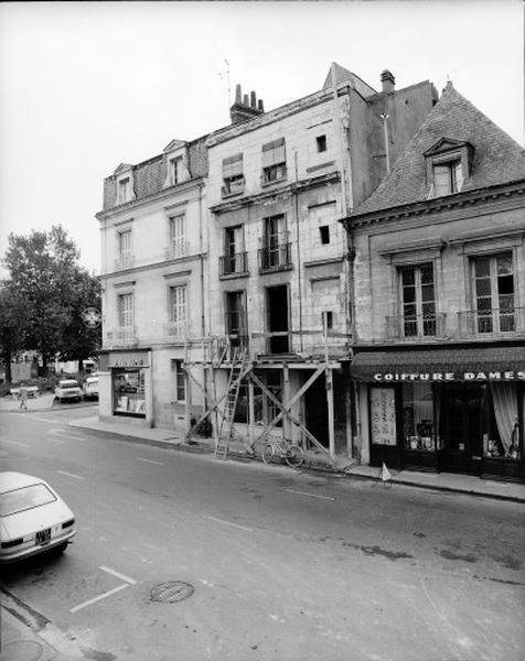 Façade antérieure sur rue.