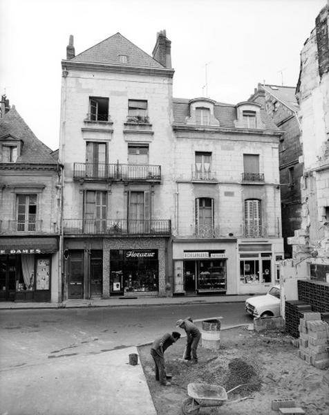 Façade antérieure sur rue.