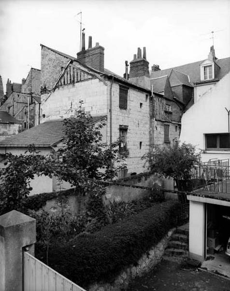 Façade latérale donnant sur l'ancien passage du Camp de Molle.