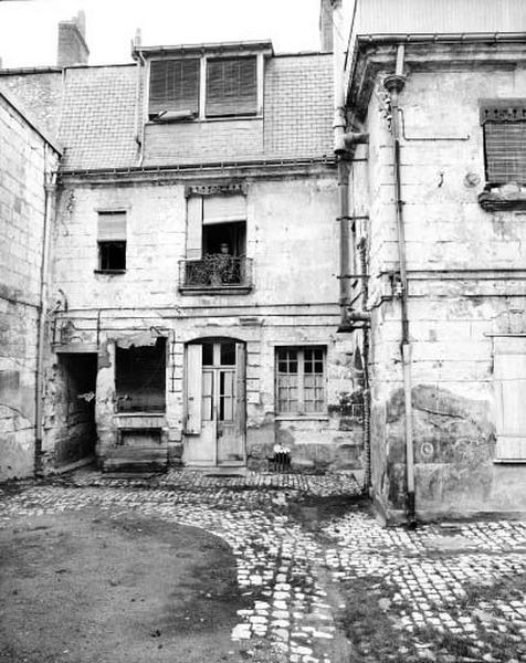 Cour intérieure côté nord-ouest.