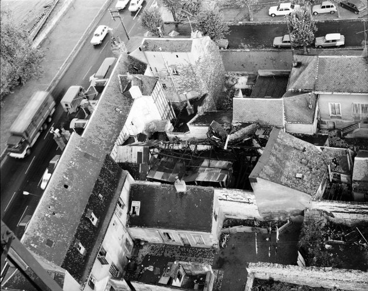 Vue aérienne oblique prise du sud-ouest.