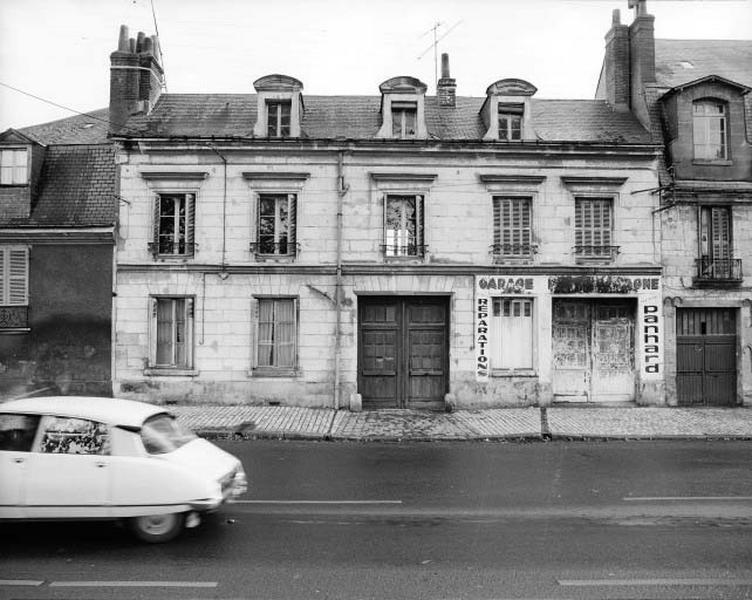 Façade antérieure sur rue : maison fin XVIIIe (?), remaniée au XIXe.