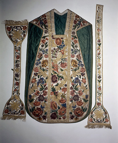 Chasuble, étole, manipule, voile de calice, bourse de corporal, pale (ornement)