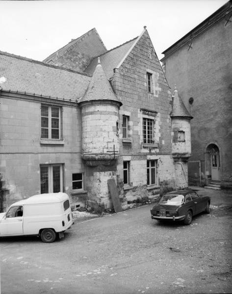 Ancien prieuré Saint-Eloi : façade ouest, vue prise du nord-ouest.