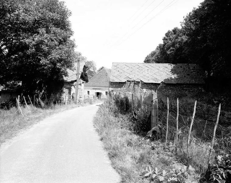 Vue générale de l'ancien portail d'entrée, côté extérieur ; vue prise du sud-ouest.