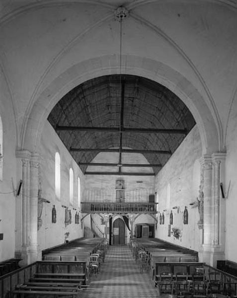 Vue générale de la nef vers l'ouest.