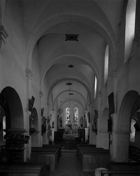 Nef : vue générale vers le choeur.