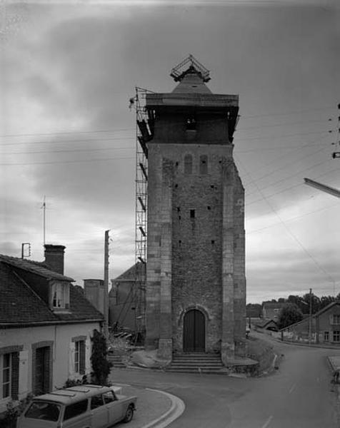 Façade occidentale, vue d'ensemble du clocher-porche.