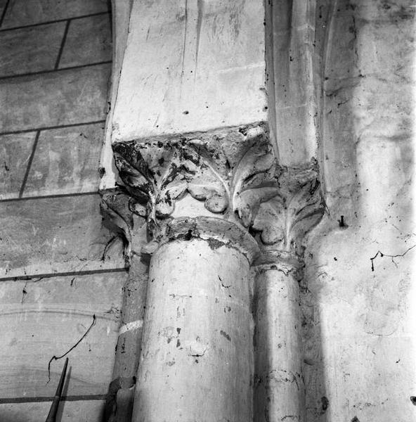 Troisième pilier nord du choeur : détail des chapiteaux.