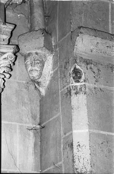 Chapelle au nord de l'avant-choeur, angle sud-est, détail cul-de-lampe figuré.