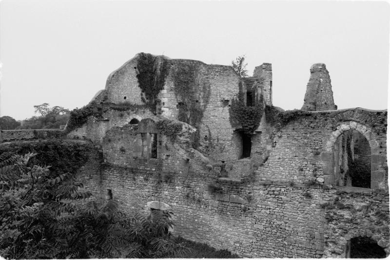 Façade sur cour du logis, vue de volume.