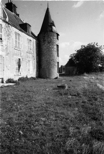 Façade sud, tour sud-est.