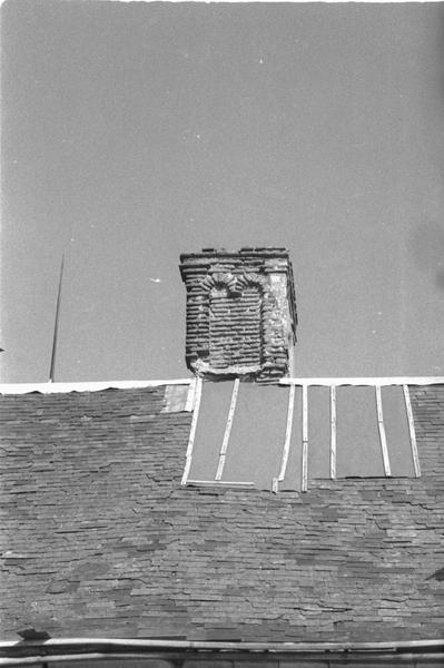Détail de la souche de cheminée.