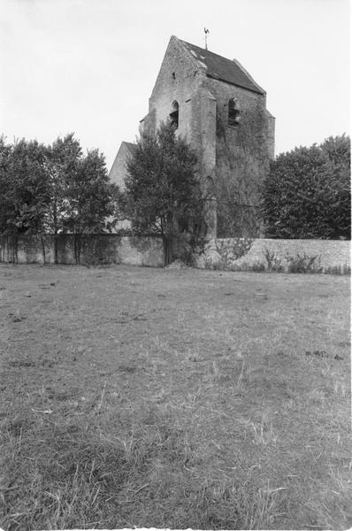 Vue d'ensemble du clocher.