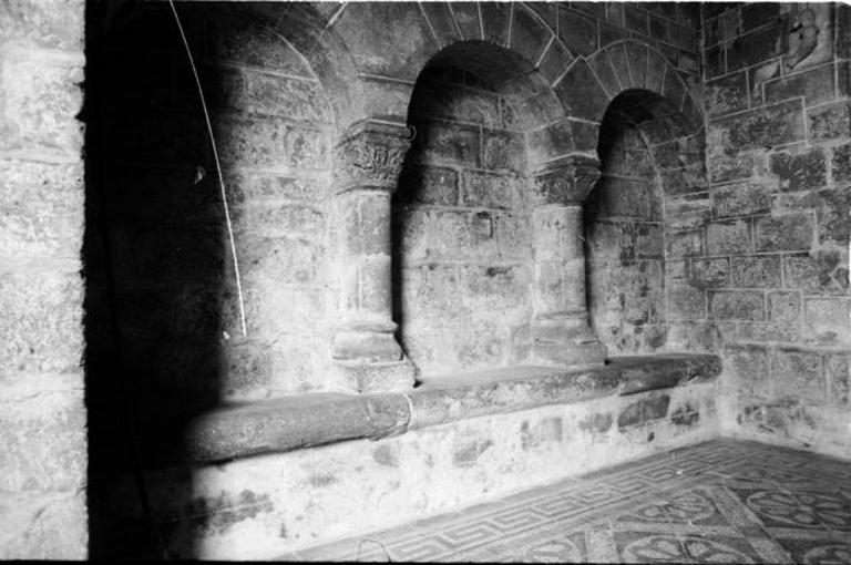 Porches, détail des arcatures.