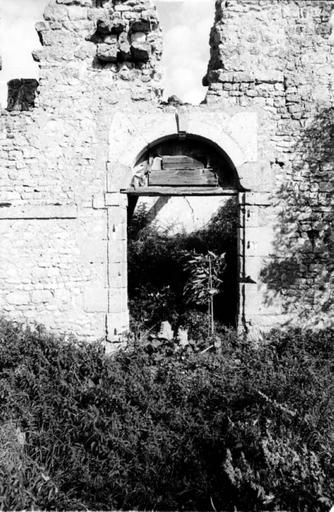 Détail de la porte d'entrée du grand logis.