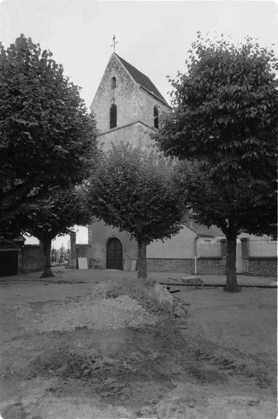 Façade ouest, vue d'ensemble du clocher.