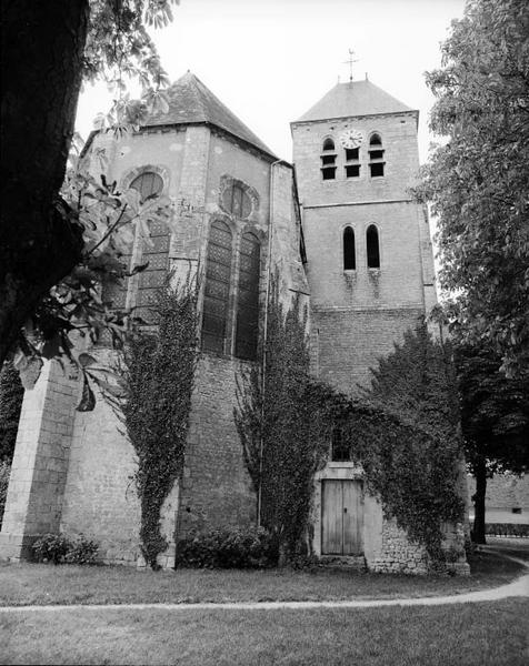 Façade nord-est, vue d'ensemble du chevet et du clocher.