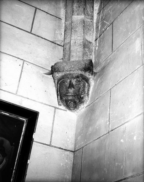 Bas-côté nord, détail culot figuré angle nord-est.