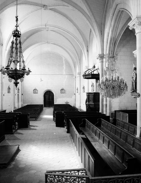 Vue axiale du choeur vers l'entrée.