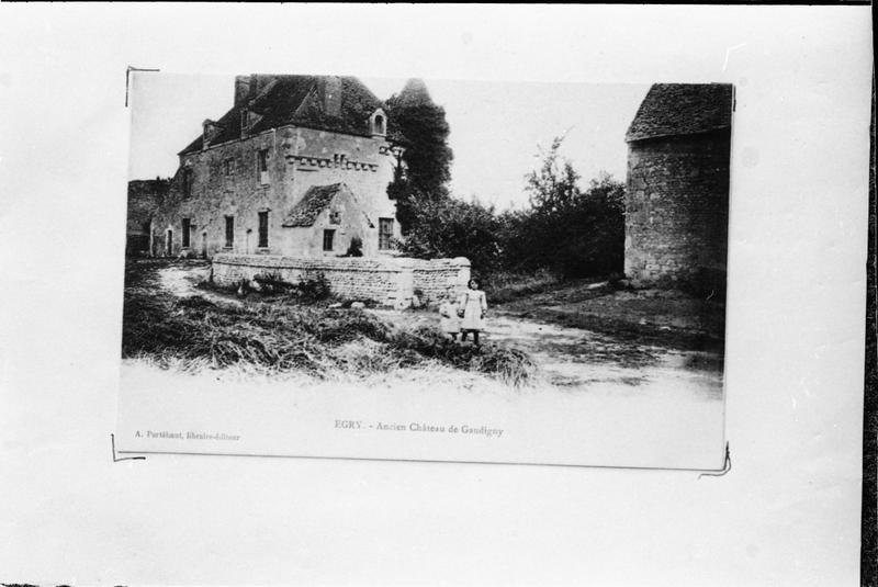 Vue d'ensemble de l'ancien château.