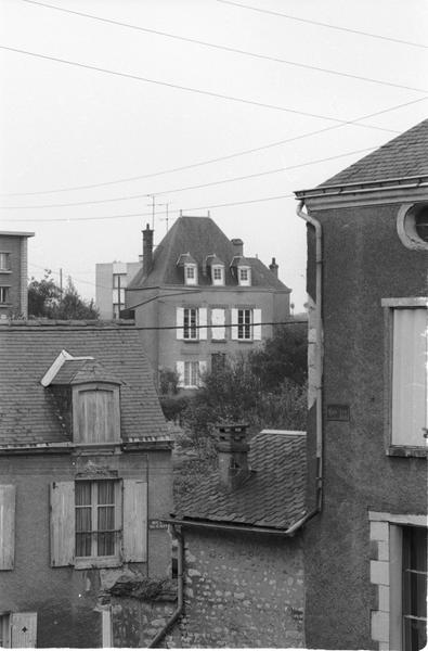 Façade sud, vue d'ensemble.